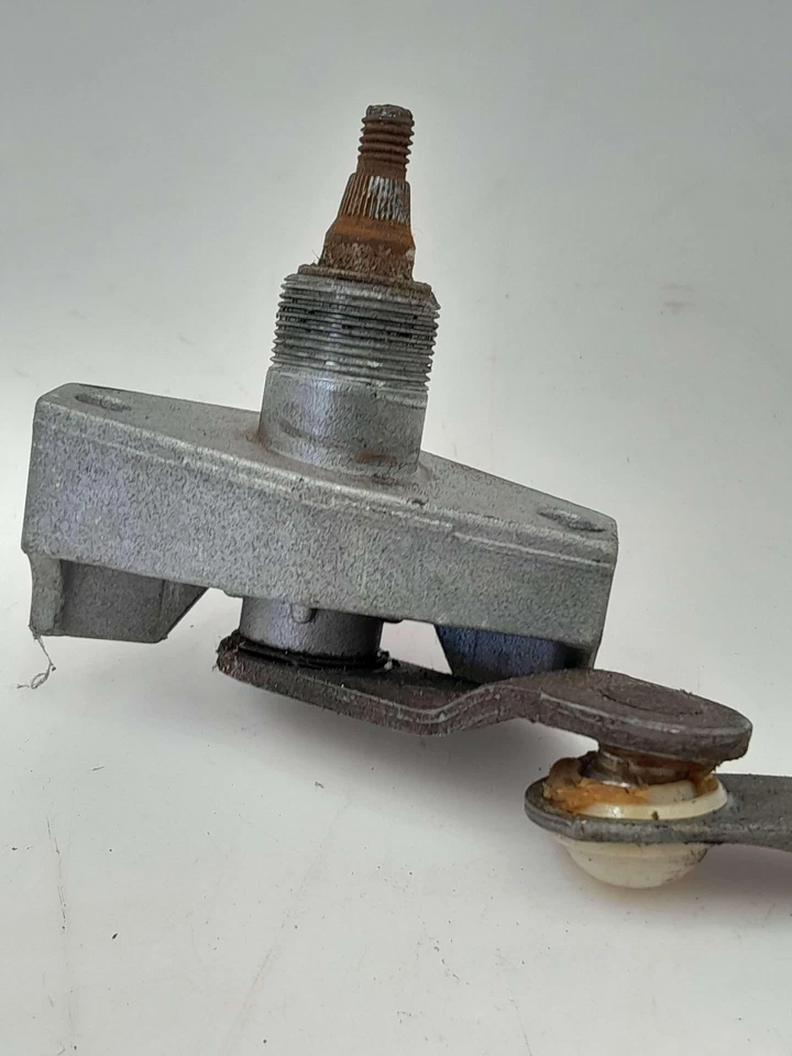 91 - 97 Toyota Previa Rear Windshield Wiper Linkage Transmission OEM 8517028030 - Image 2 of 4