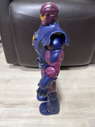 Hasbro Marvel Legends Series X-Men Days of Future Past 16" Electronic Sentinel - Picture 2 of 10