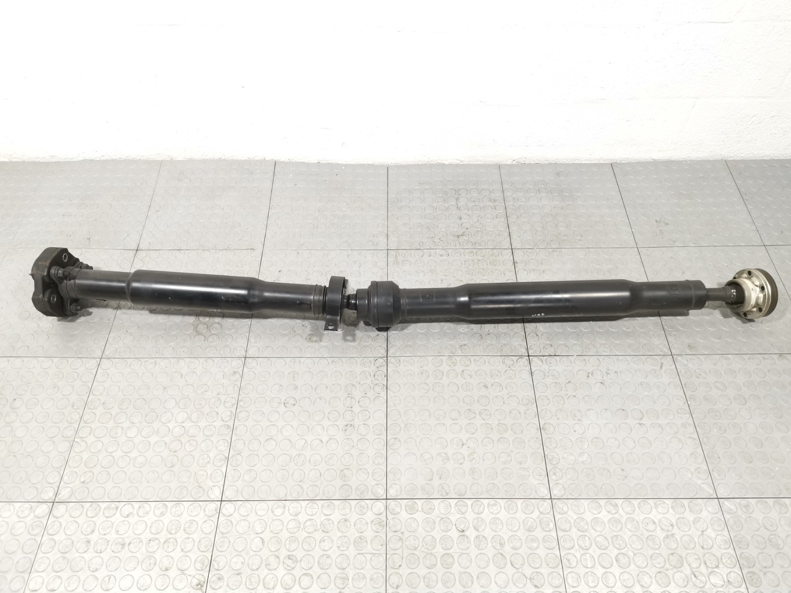 Maserati Levante 2018 AWD 3.0 L Cardan Propeller Rear Drive Shaft 6700350480 OEM