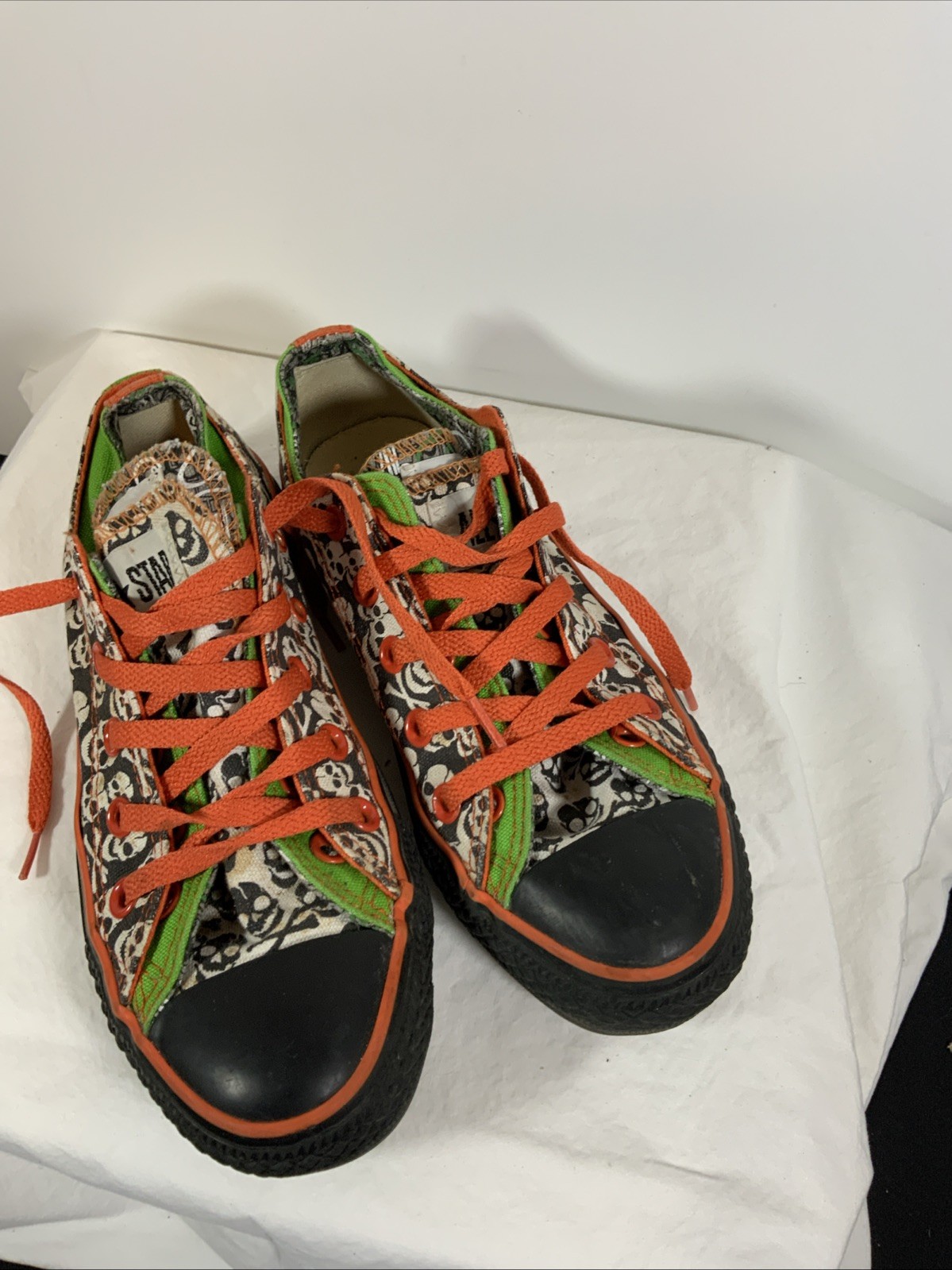 Skull  And Cross Bones Pattern Converse Chuck Tay… - image 1