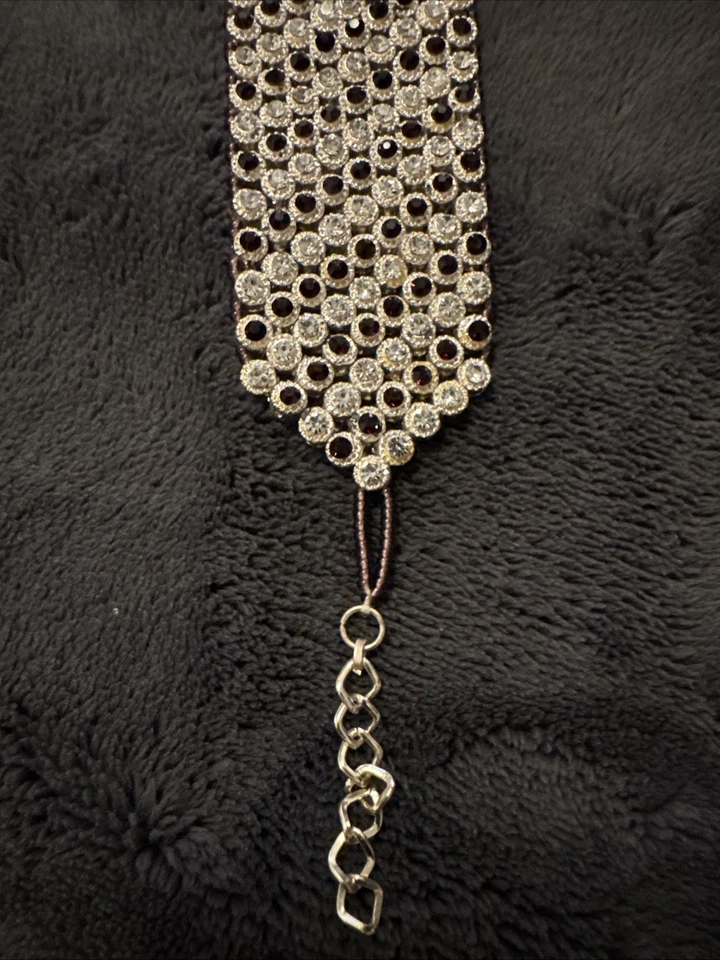 Hermosa pulsera de estrás roja y blanca para mujer  Foto 3 de 4