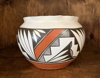 Isleta Pueblo Pottery Bowl Native American Art Approximately  4  x 5  Signed