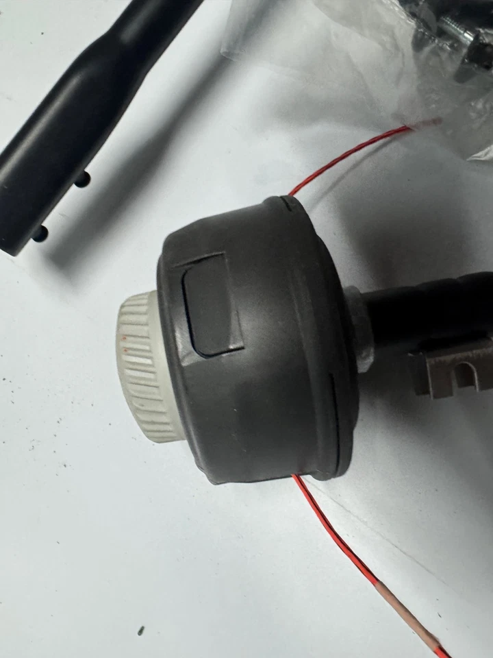 Homelite Liteweight 2 Cycle 26cc Curved Shaft Gas String Trimmer (Used Once) - Image 4 of 4