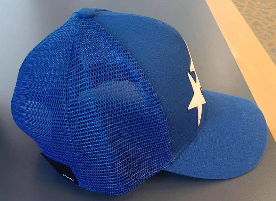 Sombrero de camionero Amiri 3 estrellas azul sobre azul con estrellas blancas malla una fila cierre a presión  Foto 2 de 4