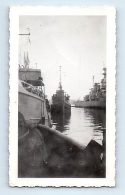 Old Vintage Photo BREMERTON WASHINGTON SHIP YARD 1946 ANTIQUE SNAPSHOT