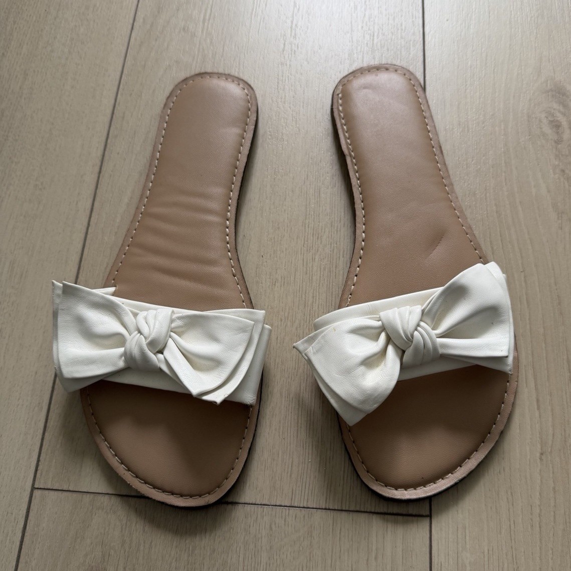 Women's Beige Slip On Flat Sandals Bow Synthetic Upper Casual Size 9