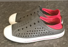 Skechers Foamies Bob's Clogs schwarz UK Größe 1 mit KOSTENLOSER UK-LIEFERUNG MIT NACHVERFOLGUNG