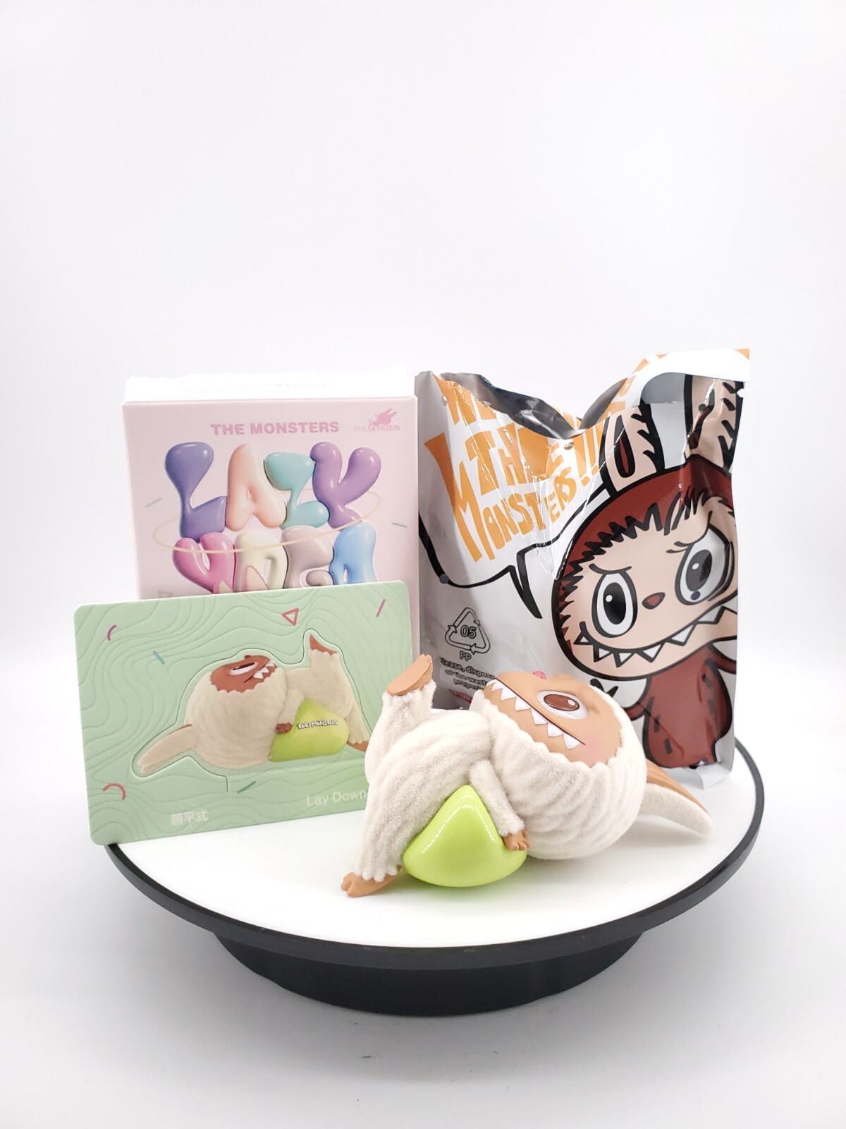 Виниловая фигурка из серии Monsters Lazy Yoga от POP MART Labubu Ложится аутентично