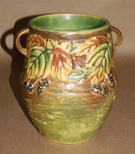 ROSEVILLE Pottery 6.25" BLACKBERRY Pattern 2-Handle VASE 1933 Exc. Condition