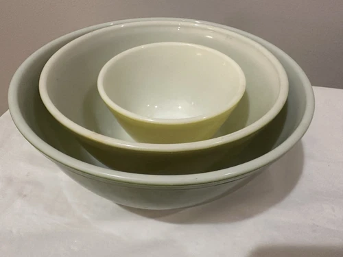 Vintage Pyrex Glass Mixing Bowl Set Green # 404 4 Qt, #403 2.5 Qt, #401 1.5 Pt