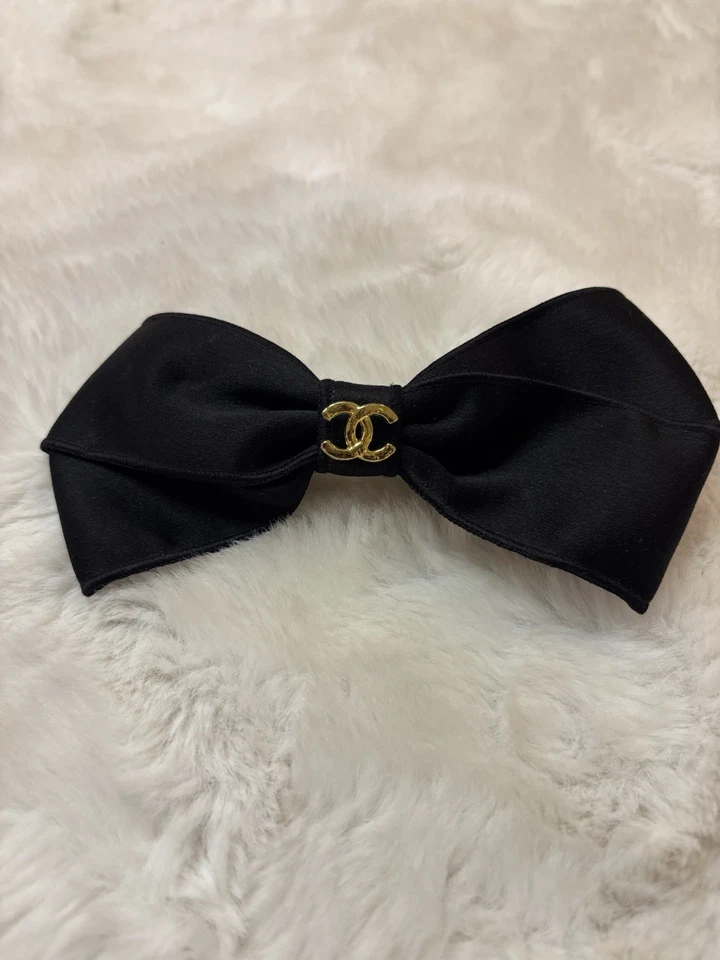 Corredor de pelo Chanel moño negro satinado Foto 3 de 4