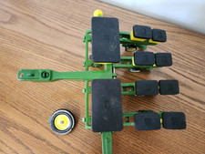 Vintage ERTL John Deere 4-Row Corn Planter 595-7511 1/16 Scale Broken Wheel Read