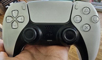 PS5 Dualsense controller white