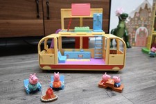Peppa Pig's Transforming Campervan Playset Jazwares