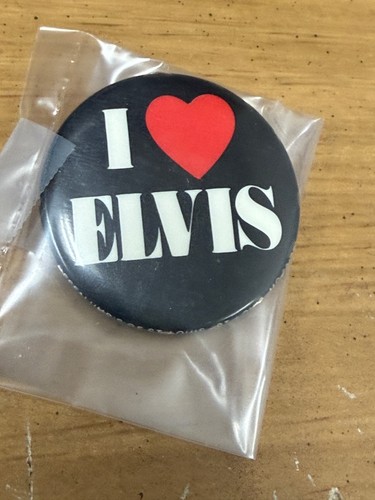 VINTAGE 1990'S I LOVE ELVIS PIN BACK BUTTON LAPEL
