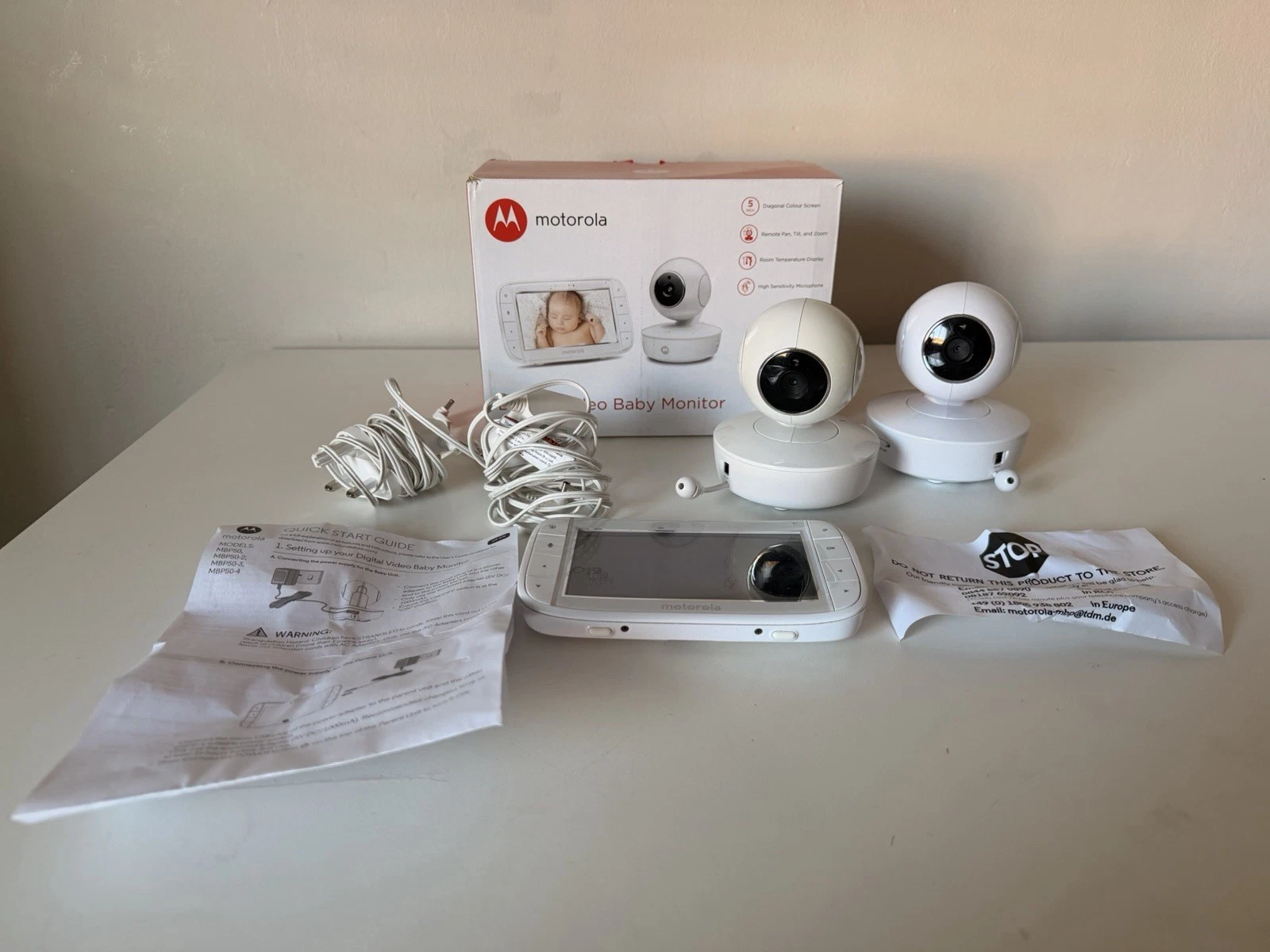 Motorola MBP50 Baby Monitor & Camera set For Parts Or Not Working Read Des
Opens in a new window or 