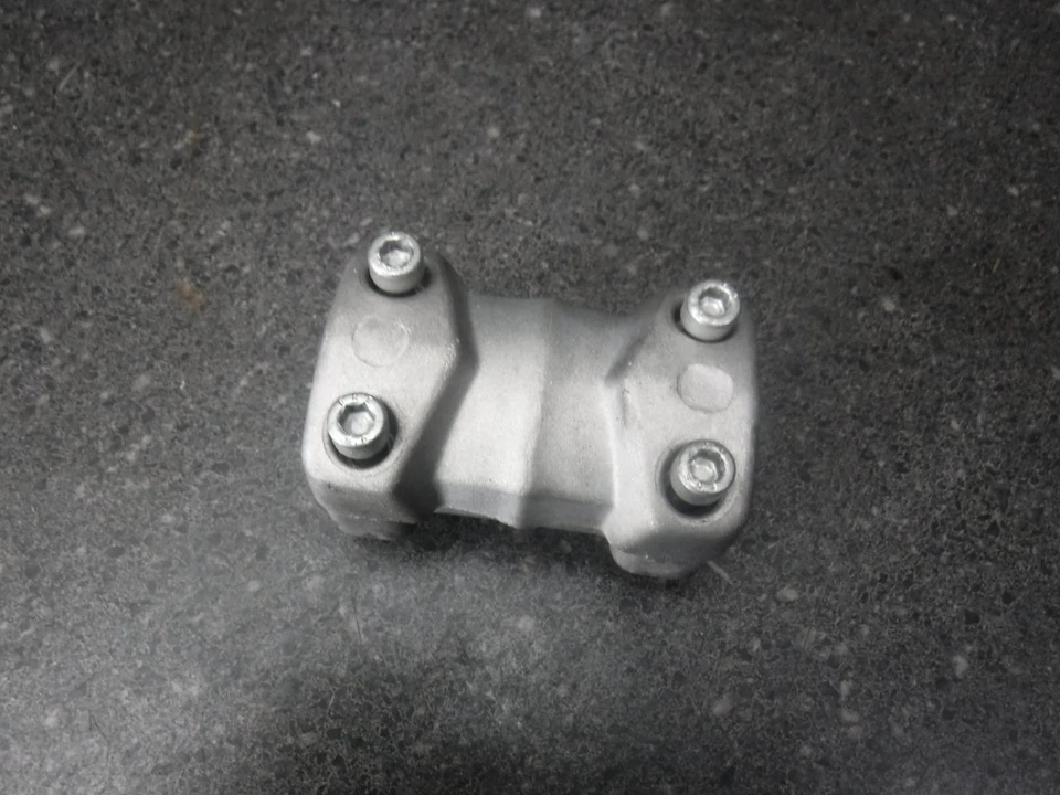 16 Polaris Axys SKS 800 Handlebar Clamp S2O - Image 4 of 4