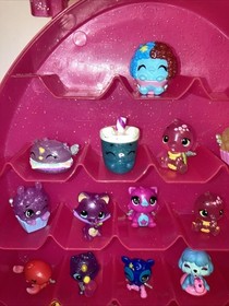 Hatchimals CollEGGtibles ** 30 Figures Lot W/ Pink Carrying Case