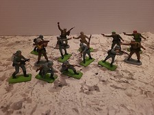 Lot of 13 Britains LTD Super Deetail British Infantry - Vintage Toy Soldiers War