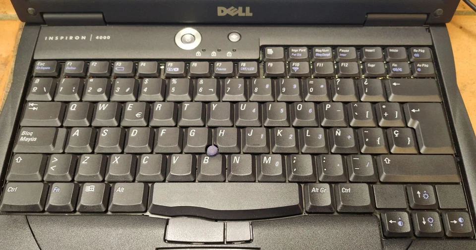 Portatil Retro Gaming Dell Inspiron 4000 Intel Pentium III Windows Milennium - Imagen 4 de 4