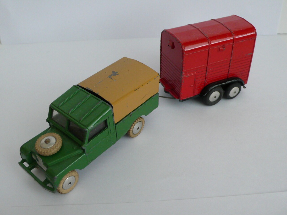 Coffret Cadeau Corgi Toys – 2 Land Rover Avec Remorque Et Poney, Early, Occasion