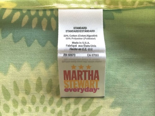 Martha Stewart Everyday Standard Pillow Sham Green with Rosette Print NWOT - Picture 2 of 7