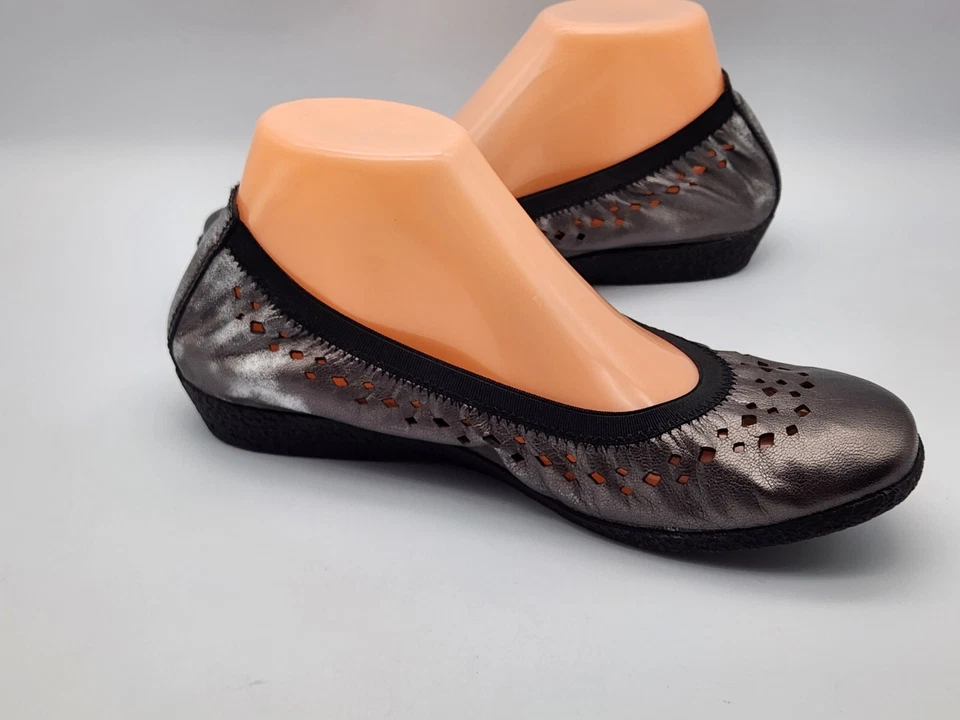 🔥Taos Untold Cuero Corte Láser Ballet Cuña Zapatos Planos Mujer Talla 39, 8.5 🔥 Foto 2 de 4