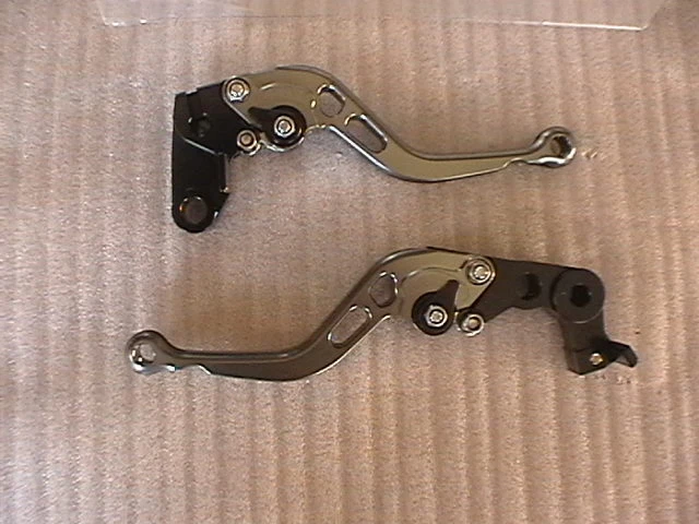 JUEGO DE PALANCA CORTA DE CARRERAS KAWASAKI Z1000 2007-16 TITANIO/NEGRO ""Z1000" LOGOTIPO ALEACIÓN Foto 3 de 4