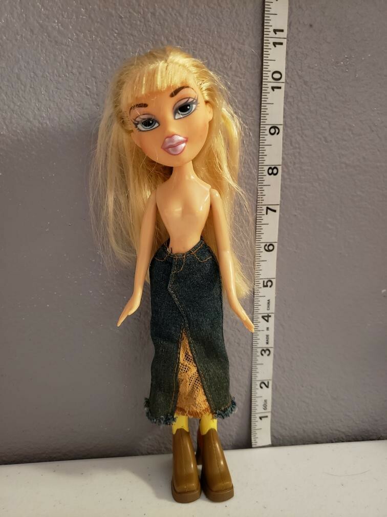 Vintage 2002 Bratz Lot Xpress It Cloe And Yasmin Dolls and