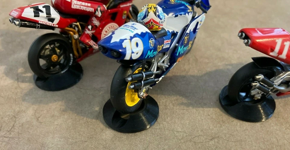 ONYX IXO MotoGP WSBK 1/24 Motorcycle STAND Ducati Honda Yamaha Suzuki - Image 4 of 4