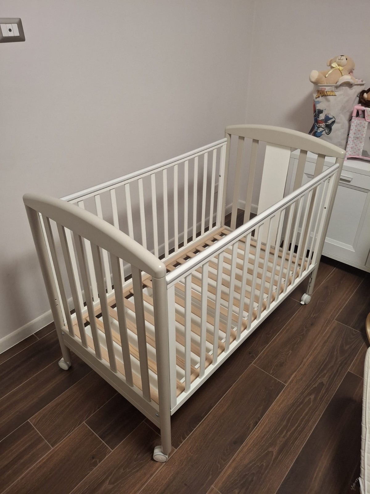 Culla lettino neonato in legno bianco/tortora Pali usato