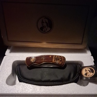 Franklin Mint  Collector Knife lion with case and box nice