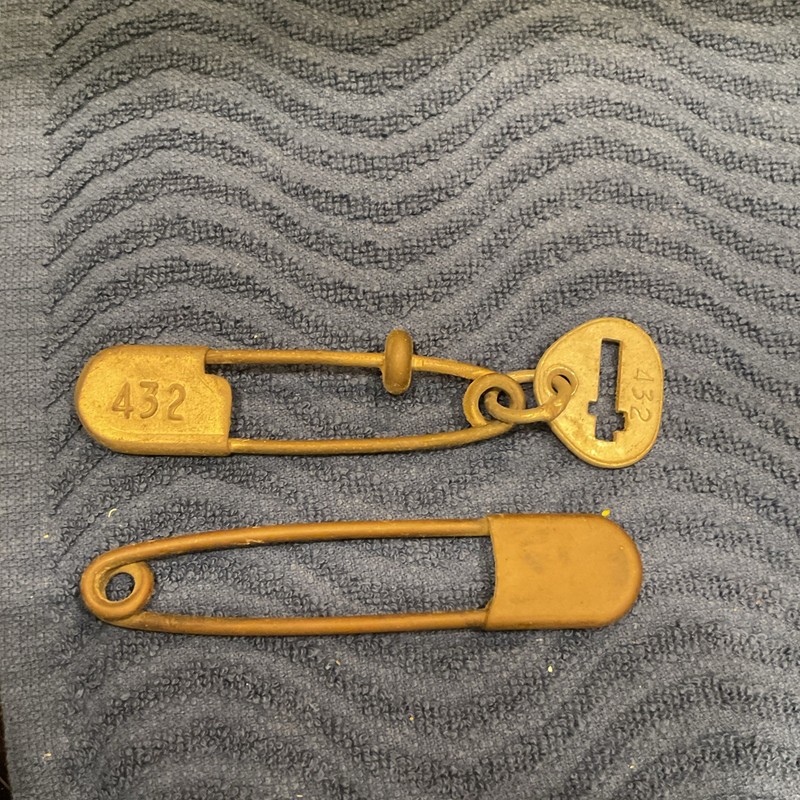 1 vintage national key tag holder number 432 & 1 giant safety pin Weird Rare Odd