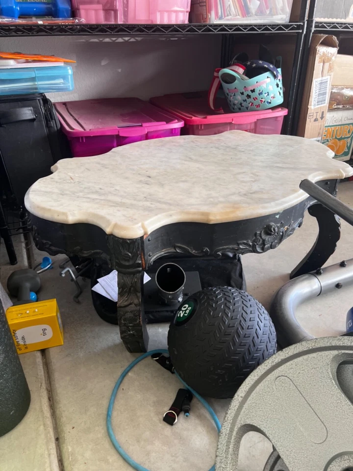 Mesa estilo tortuga vintage con tapa de mármol Foto 4 de 4