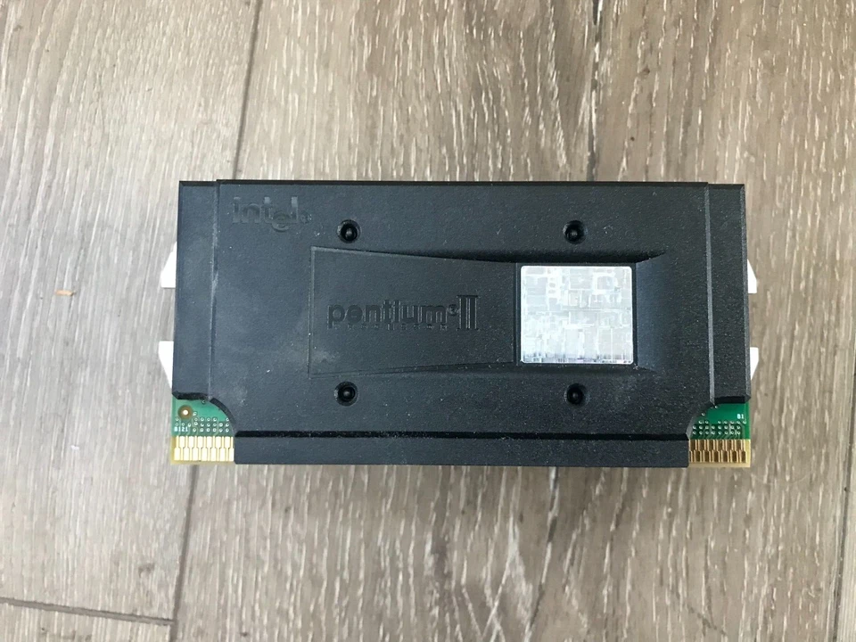 INTEL PENTIUM II 400MHZ CPU SL357 400/512/100/2.0V S1  PROCESSOR WITH HEATSINK - Image 3 of 3