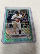 Topps Chrome #205 Ozzie Albies Green Wave Prizm NUMBERED 098-199