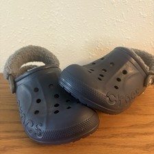 Crocs Unisex Adult Classic Baya Lined Fuzzy Strap Clogs Navy/Gray Lining W6/M4