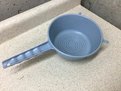 Vintage Action Ind Inc Blue Strainer Colander With Handle, Cheswick, PA USA READ
