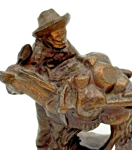 Figurine bronze prospecteur avec son âne et ses outils miniers d'or pics et pelles - Photo 2/9