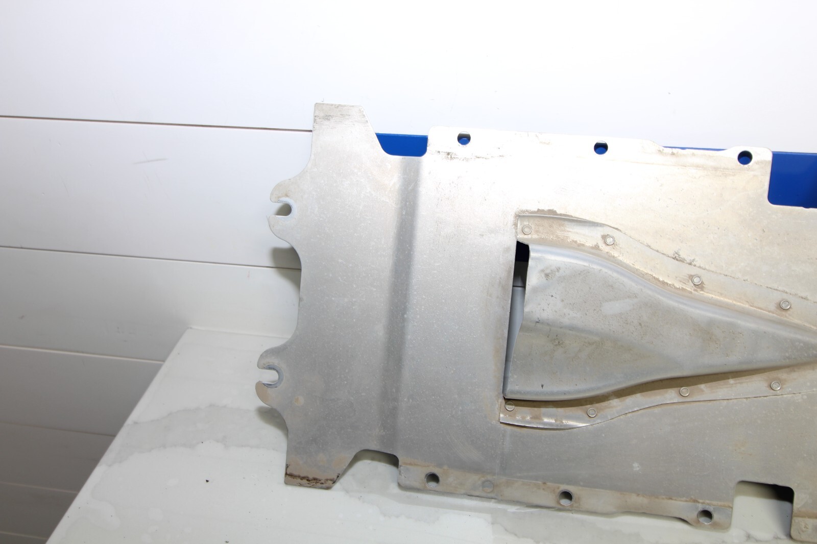 17-21 AUDI R8 V10 PLUS OEM LOWER CHASSIS CENTER METAL SPLASH SHIELD DUCT GENUINE