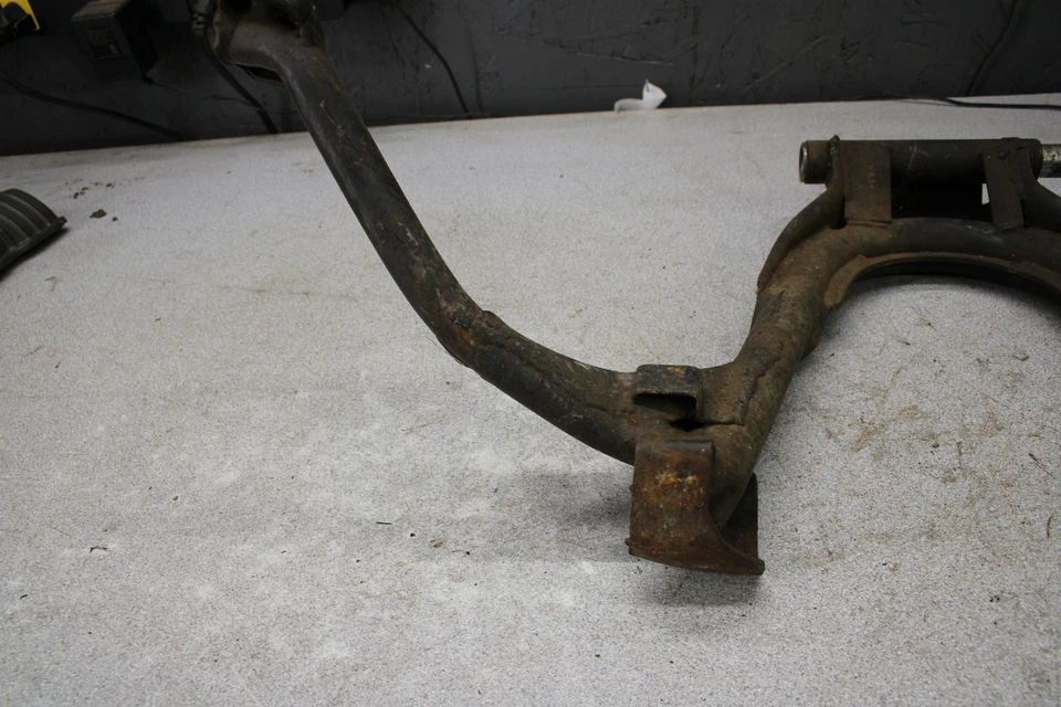 1982 Honda Nighthawk 750 CB750SC CENTER MAIN STAND F4-9852.IV - Image 2 of 4