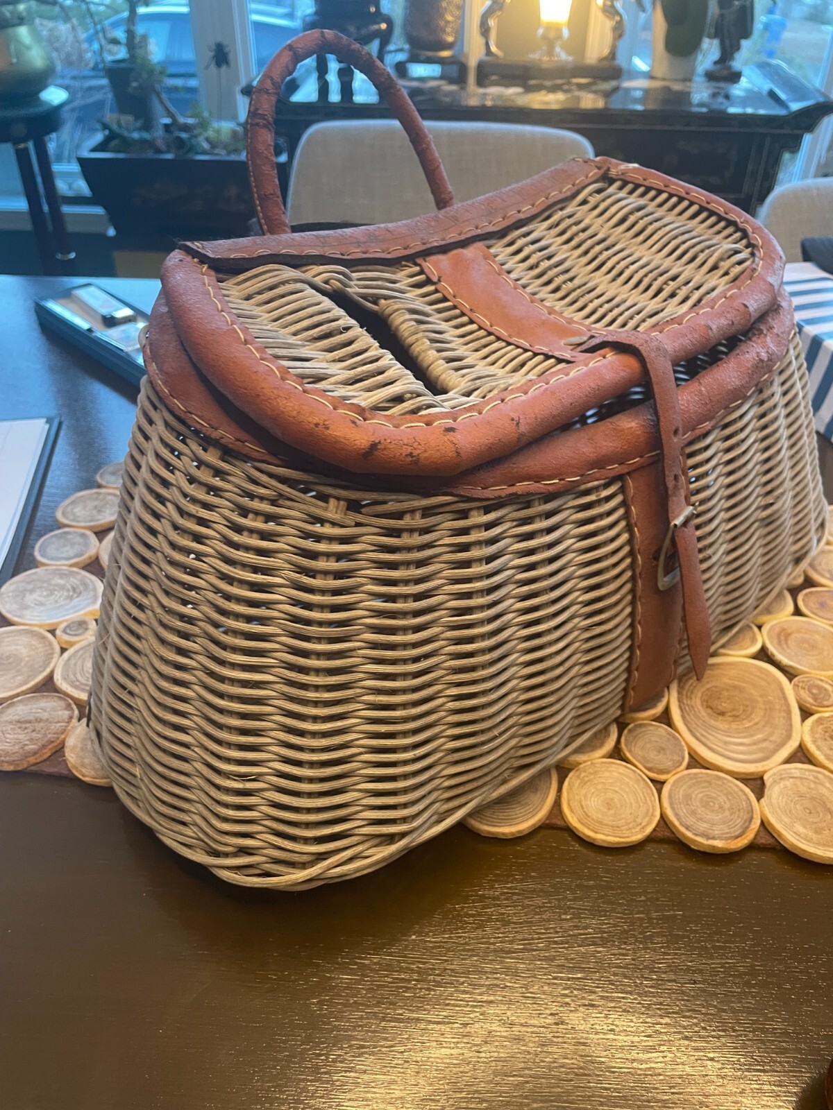 Ancien Panier De Pêche En Osier Et Cuir – Vintage British Hong Kong – Pochettes Et Sangle