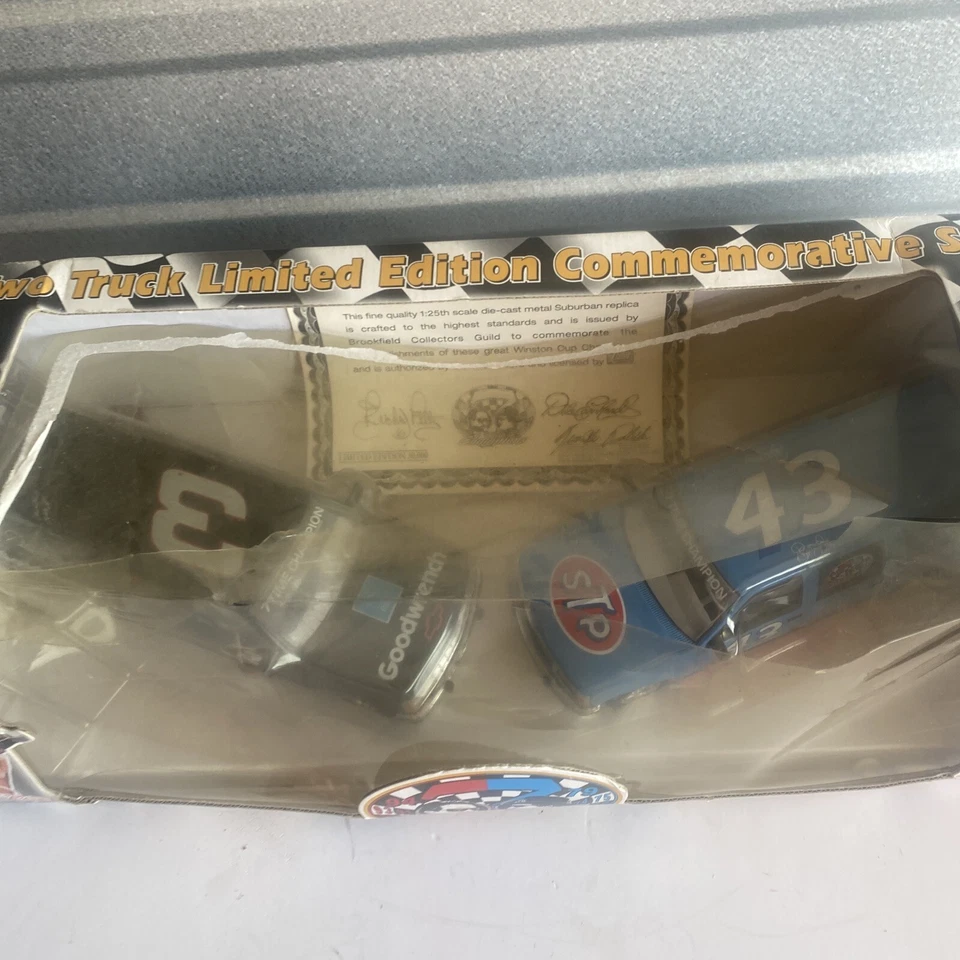 Juego Brookfield Richard Petty & Dale Earnhardt 7 Time Champions Suburban 1/25 Foto 2 de 4