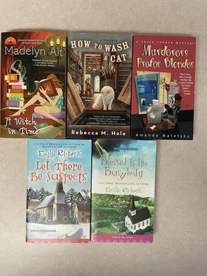Lot of 5 Books Mysteries A Witch In Time Madelyn Alt Emilie Richards Amanda Mate