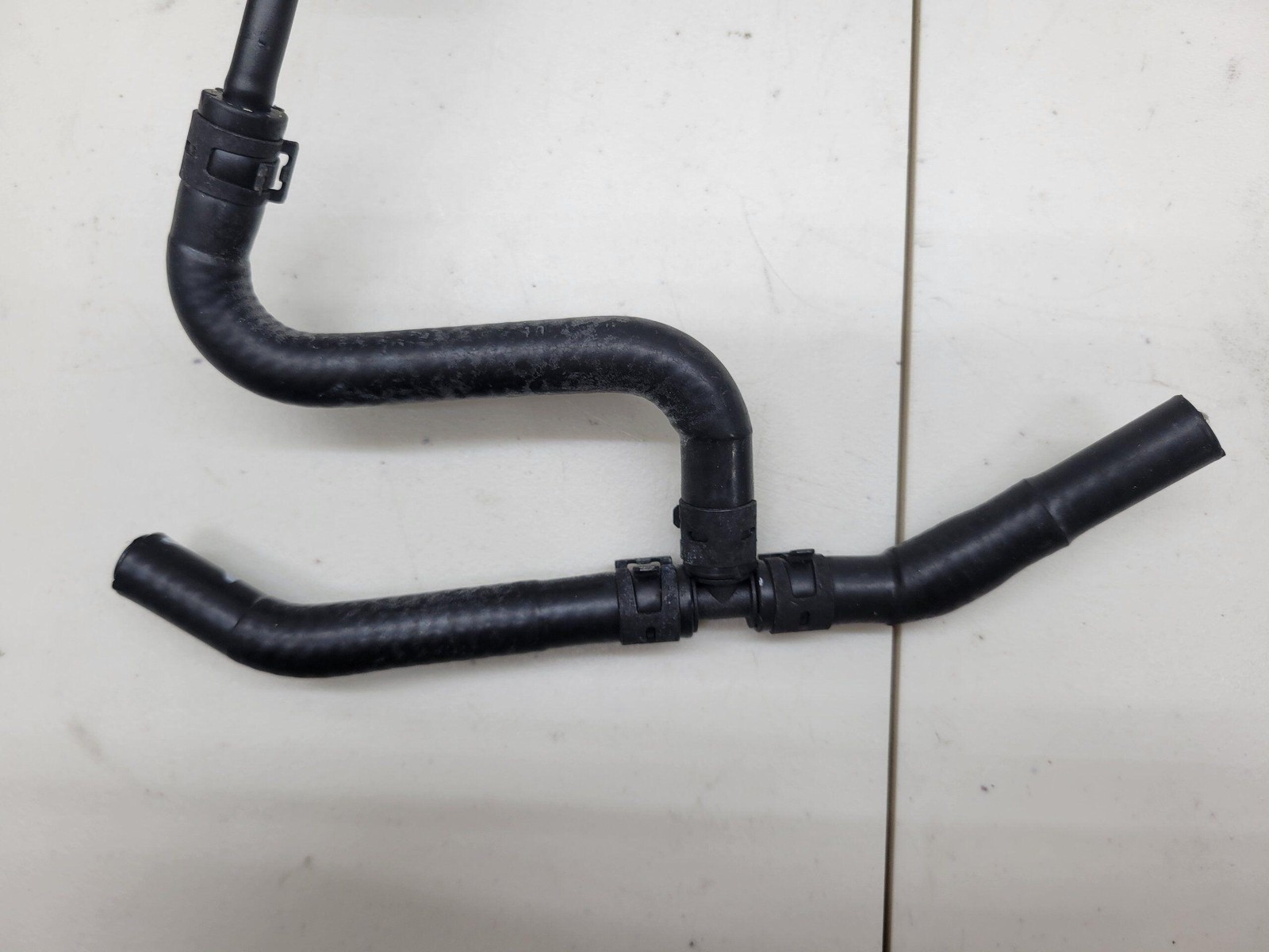 Bentley GT  2011-2018 Radiator Ventilation Duct Hose Pipe 3W0121632