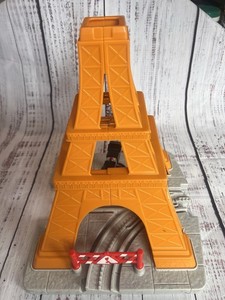 GEOTRAX Disney Pixar Cars 2 Eiffel Tower Track Fisher Price 2010