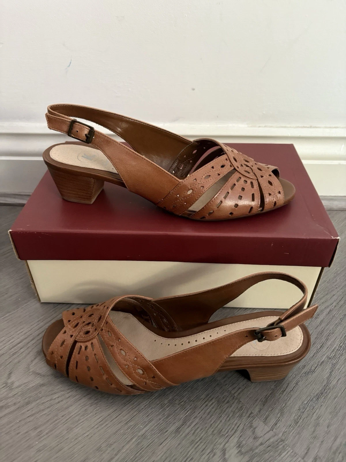 Sandali K By Clarks eleganti ragazza donna pelle marrone taglia UK 6 nuovi con scatola