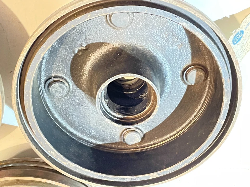 ТОРМОЗНОЙ БАРАБАН FORD ANGLIA PREFECT 100E 1953-01/1955 7 ДЮЙМОВ В СБОРЕ ПЕРЕДНИЙ 100E-1105-A НОВЫЙ ИЗ СТАРЫХ ЗАПАСОВ! - Изображение 2 из 4