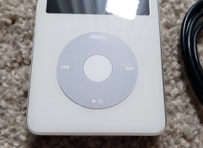 Apple iPod classic 5th Generation White (80GB) (MA448LL) - READ