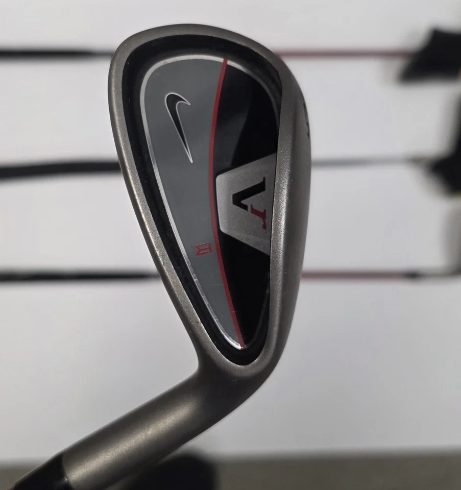 Tiger Woods TW Nike Junior JR  RH Golf Set 4 Clubs 5, P, Putter, And 26° Driver. - Image 4 of 4